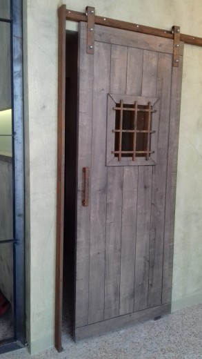 ξυλο και μεταλλο επιπλο πορτα